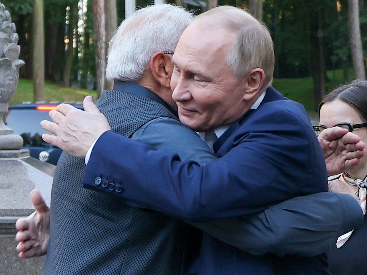 Prime Minister Narendra Modi's hug with Russian President Vladimir Putin during his Moscow visit in July this year - X/@narendramodi
